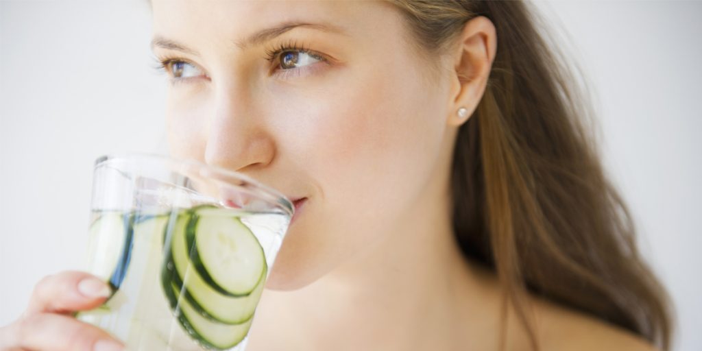 Uống ít nước có thể ảnh hưởng không tốt cho da