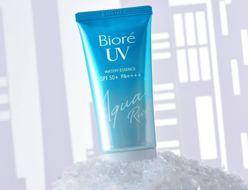 Kem kháng nắng nóng ko nâng tone Bioré UV Aqua Rich Watery Essence